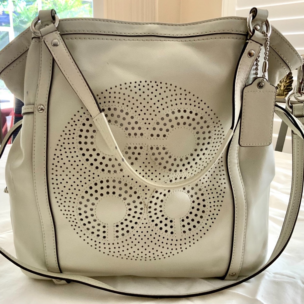 Coach shoulder bag beige( pearl white)leather